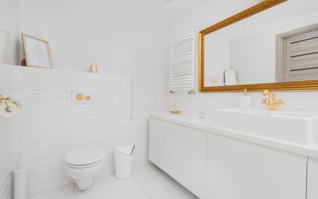 Lux 3 Bedroom Flat by Renters Prestige