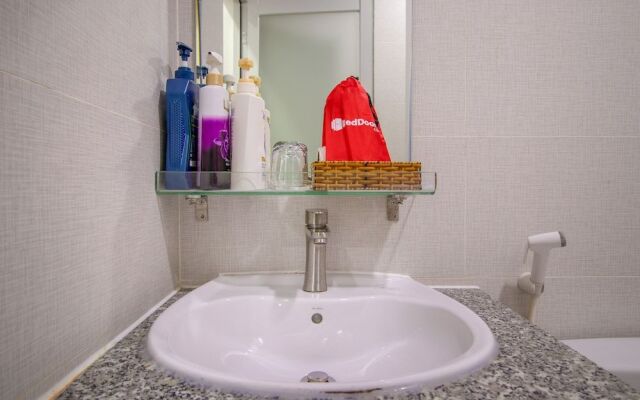 Reddoorz Plus near Phan Xich Long