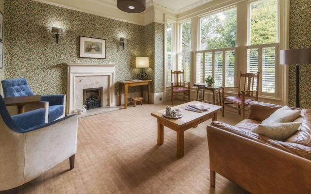 Ascot House Hotel