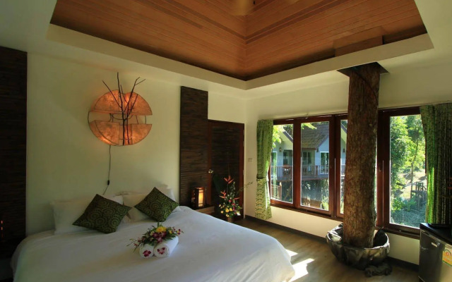 Rock And Treehouse Resort