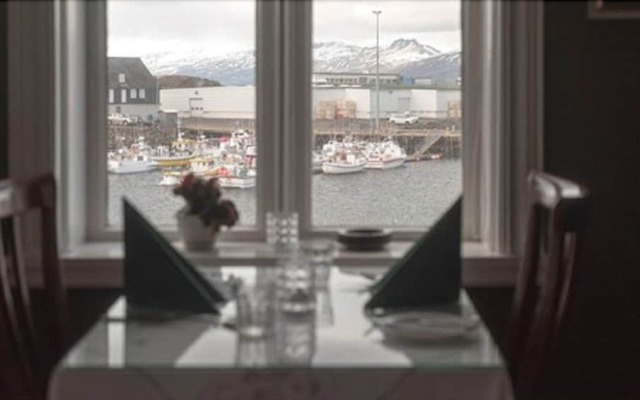 Hotel Framtíð