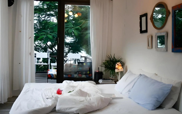 Brassiere Beach Resort