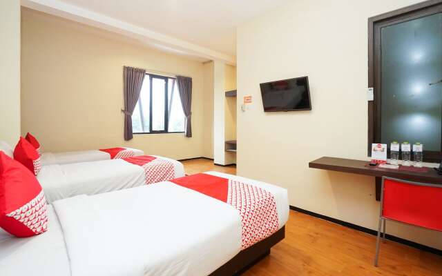 Super OYO 283 Helvetia Residence