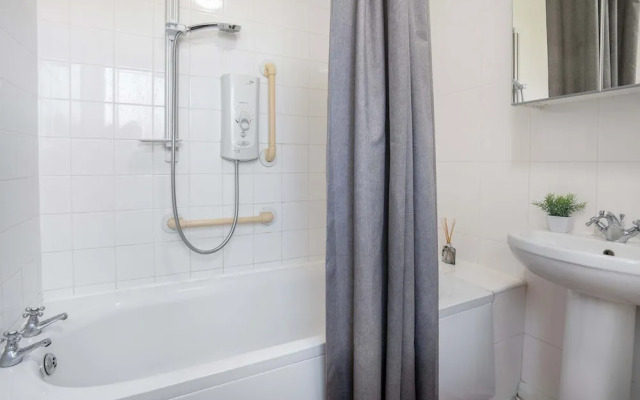 Comfy 3bed House-parking-garden