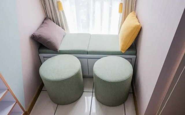 Warm and Cozy Stay Studio Room @ M-Town Apartment