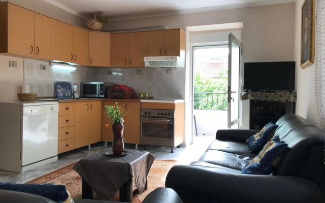 Lovely Apartment in front of the Lake