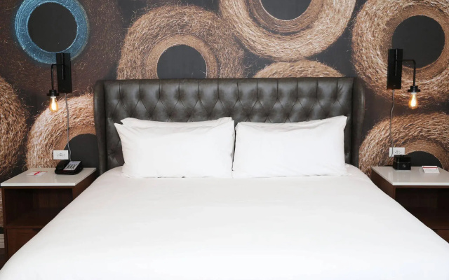Hotel Indigo Naperville Riverwalk by IHG