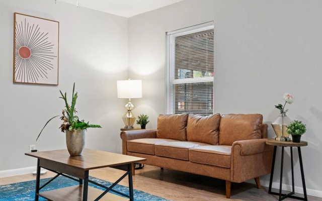 Stylish 1BR Near UT Highland Evonify