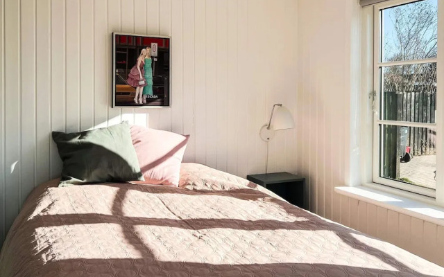 Cozy Summer House Near Ore Strand