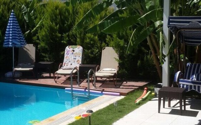 Ozel Havuzlu Luks Villa