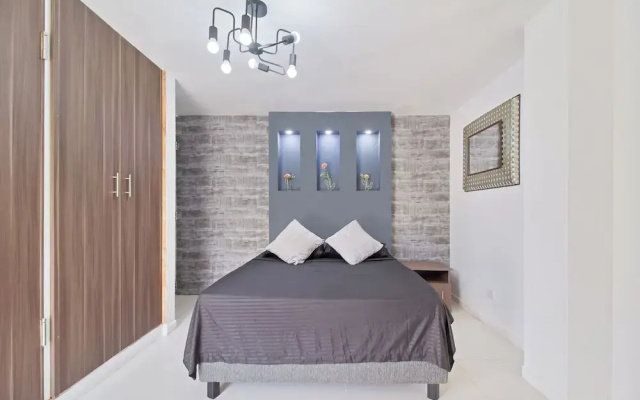 2 bedroom apartment 1 block Lleras park