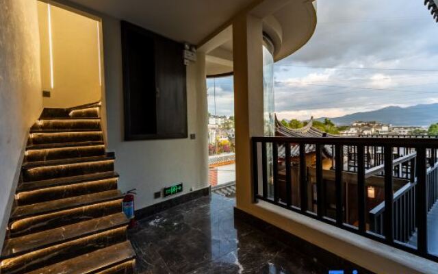 Qianshan Viewing Homestay (Lijiang Dashuiche)