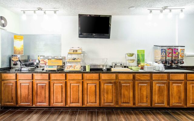 La Casa Inn & Suites - Middleboro