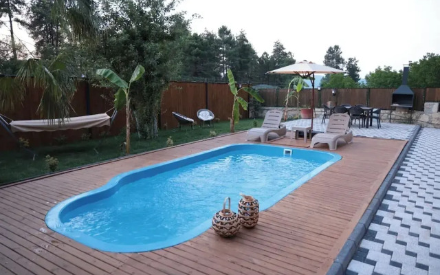 The Jungle Bungalov
