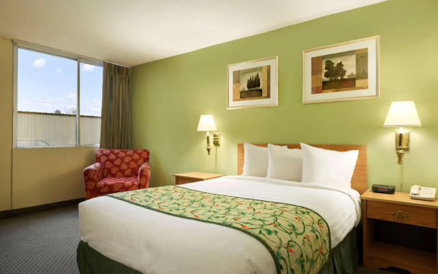 Travelodge by Wyndham Sturgis