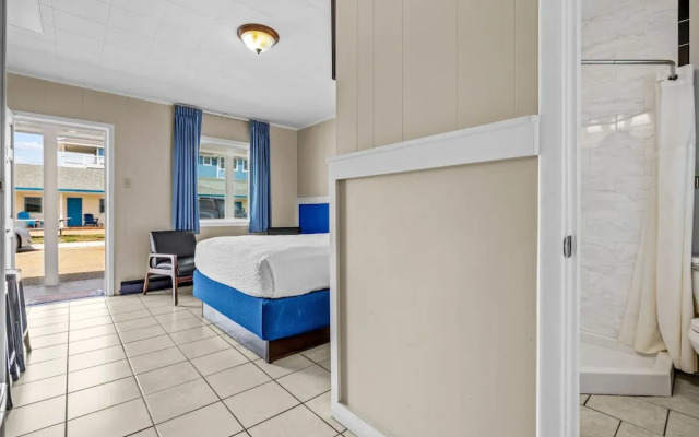 Dolphin Oceanfront Motel