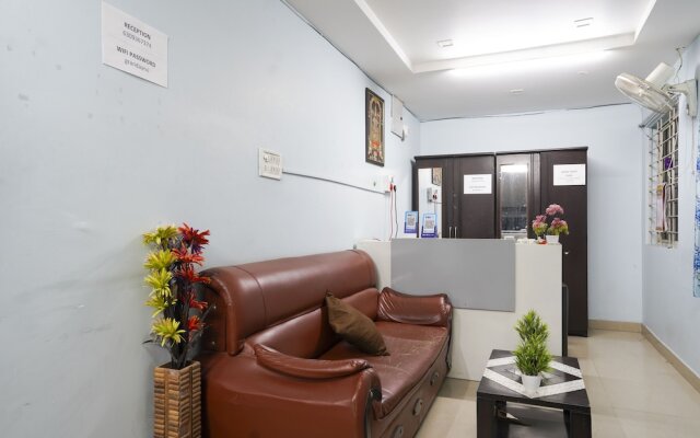 OYO 80454 Grand Aarvi Suites