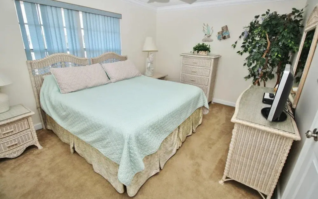 Colony Beach Club 225
