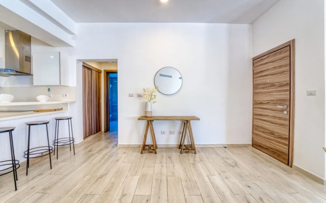 Unique Modern Condo with Beach Access