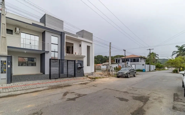 2BR Duplex Near Beach w/ Garage Rrt0098