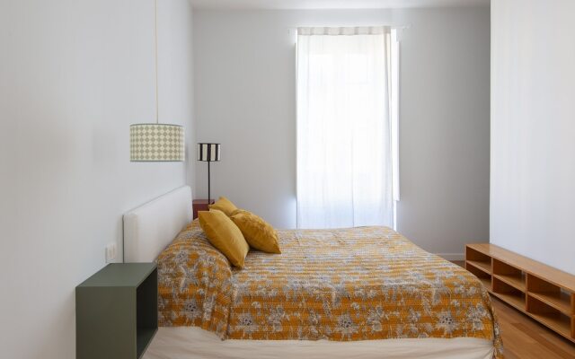 Auditorium Luxury Three Bedroom Apartment