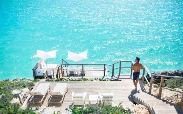 Private Oceanfront Luxury Infinity Pool Slide
