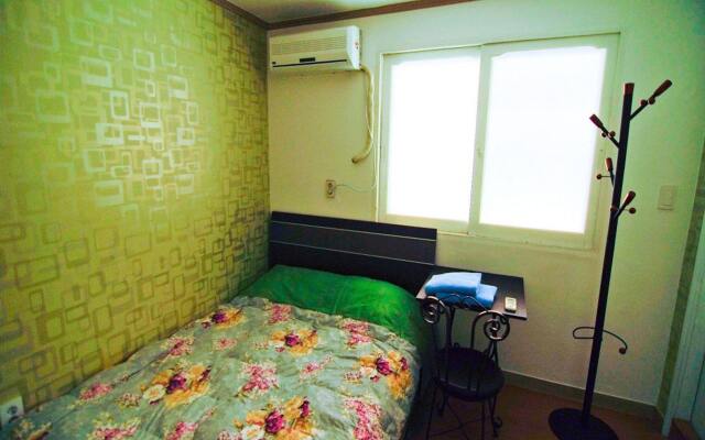 Kimchee Hongdae Guesthouse - Hostel