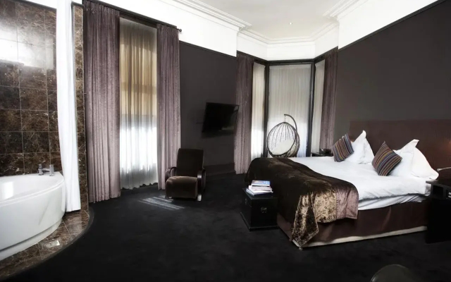 Carmelite Hotel