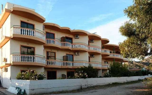 Villa George Apartments & Studios
