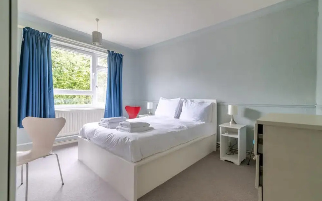 Charming One Bed Abode In East Putney