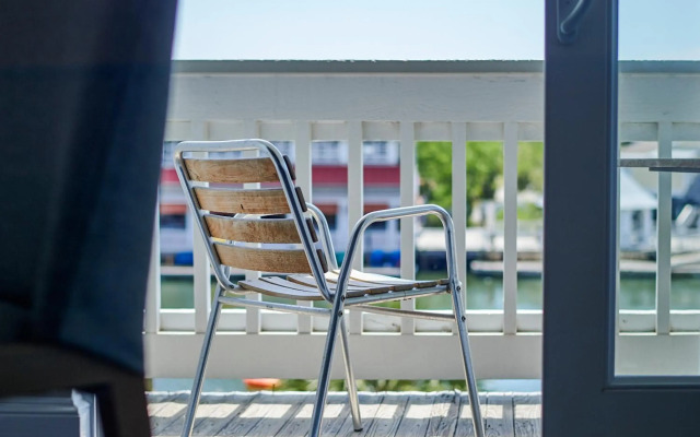 Shem Creek Inn