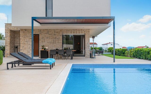 Beautiful Home in Tribunj With Wifi and 4 Bedrooms