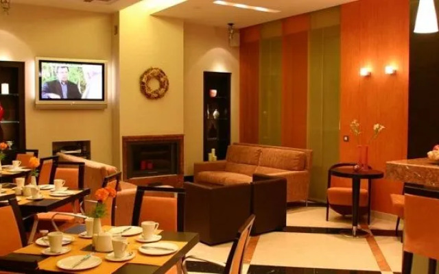 Alexandros Hotel