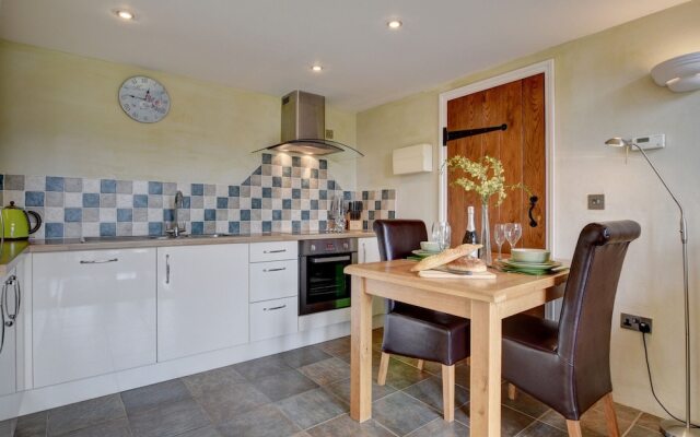 Charming apartment in Bampton with Jacuzzi