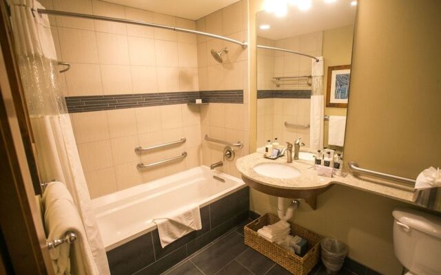 Fully Equipped in the Heart of Canyons Village by RedAwning