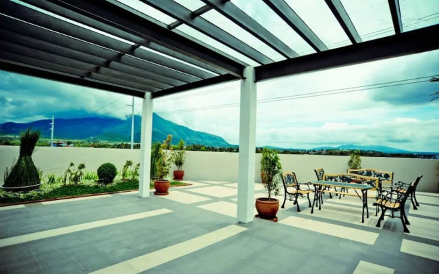 San Tomas Suites