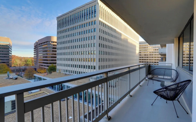 Stay with Comfort in Crystal City