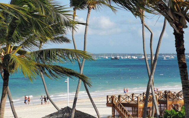 Los Corales Tropical Beach Resort & SPA