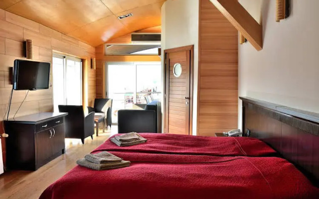 Vogue Apartments Room