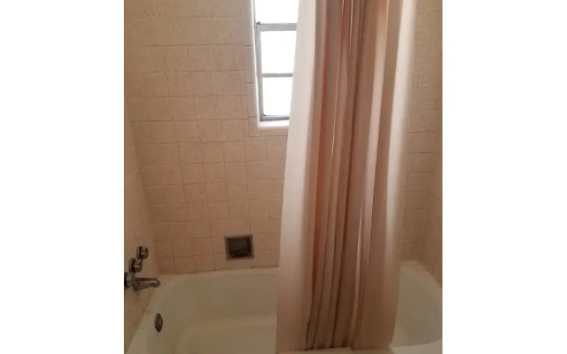 Beverly Crest Motor Inn