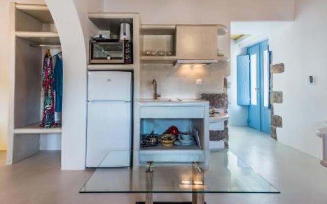 Plaka Suites