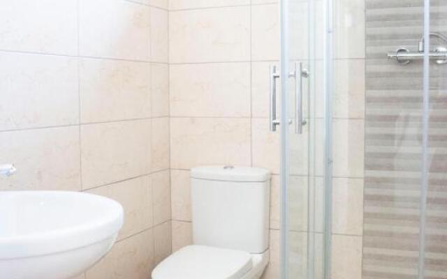 Town Centre Apartment with FREE Parking