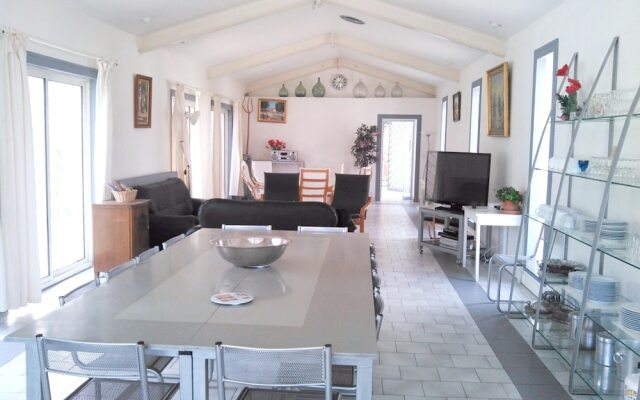 Villa With 6 Bedrooms in Meynes, With Private Pool, Enclosed Garden an