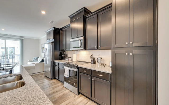 2 Mi to Uptown Charlotte: Family Townhome!
