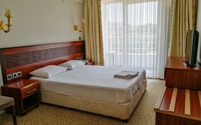 Grand Nicea Hotel