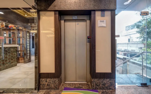 Treebo Riddhi Paradise - 15 mins from Airport