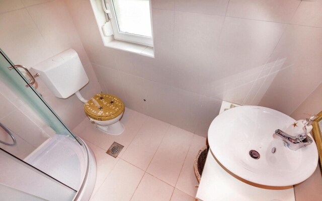 Beautiful Home in Crikvenica With Wifi, 2 Bedrooms and Jacuzzi