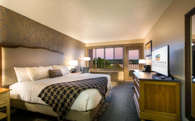 Lodge Of Four Seasons Golf Resort, Marina & Spa