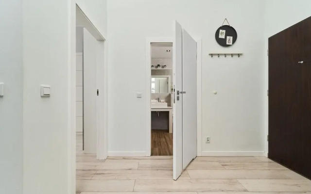 Apartment Aleja Architektów by Renters