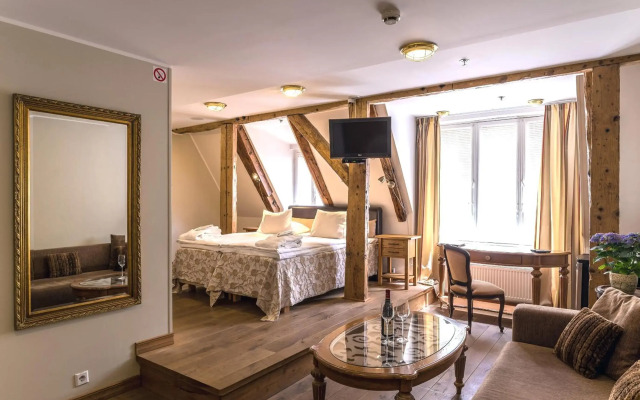 CRU Hotel